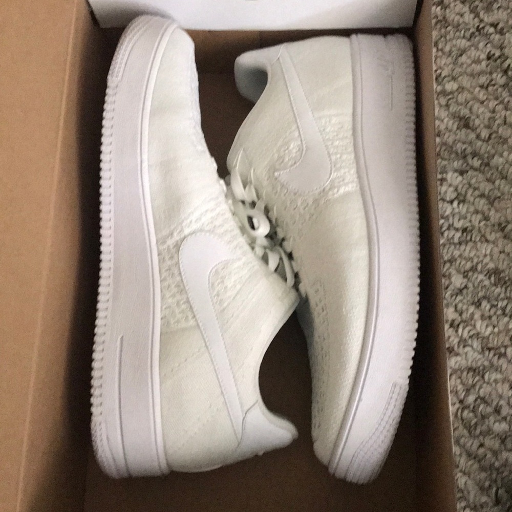 Men’s ultra fly knit white size 12